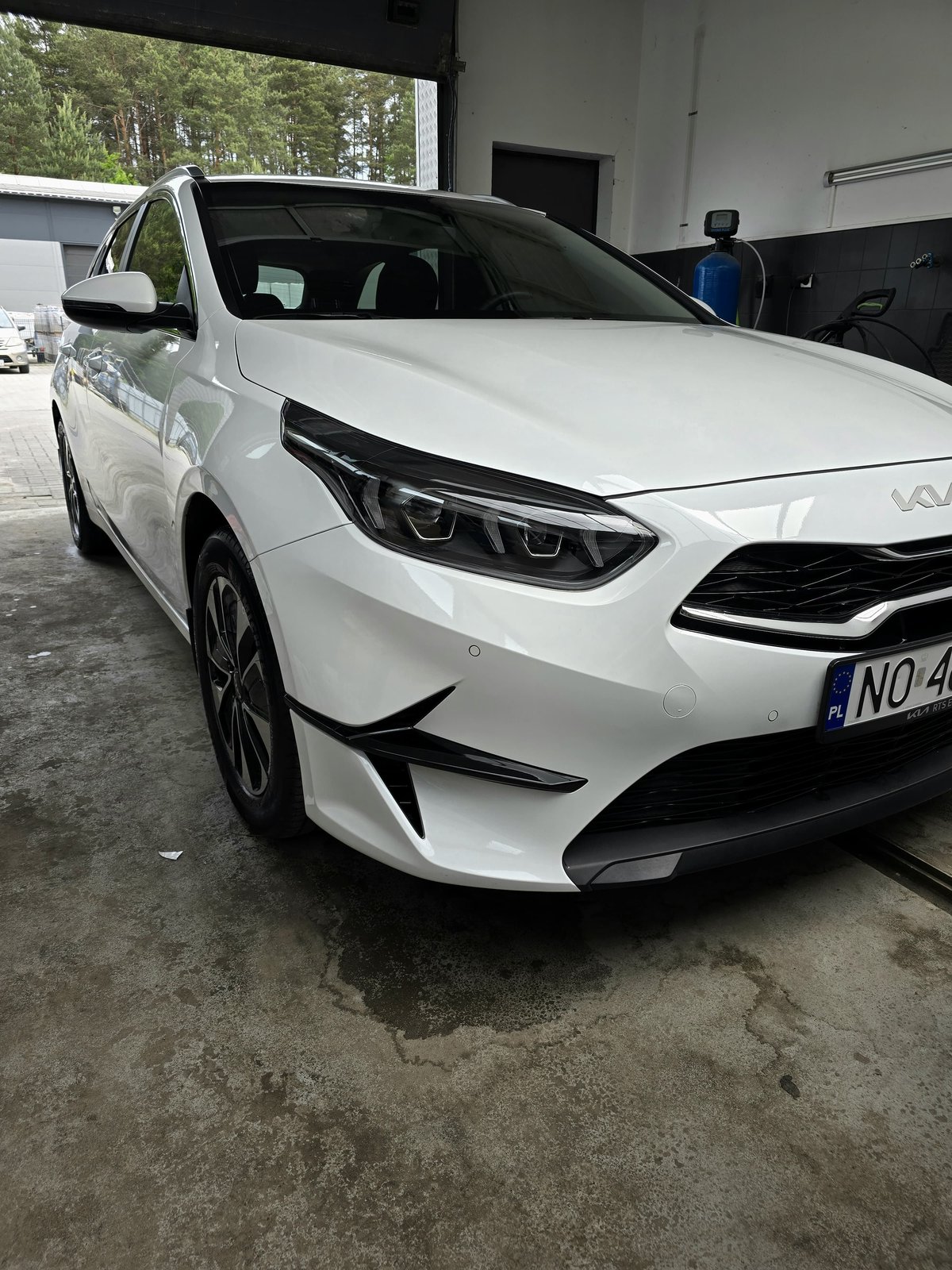 Kia — biały lakier po detailingu