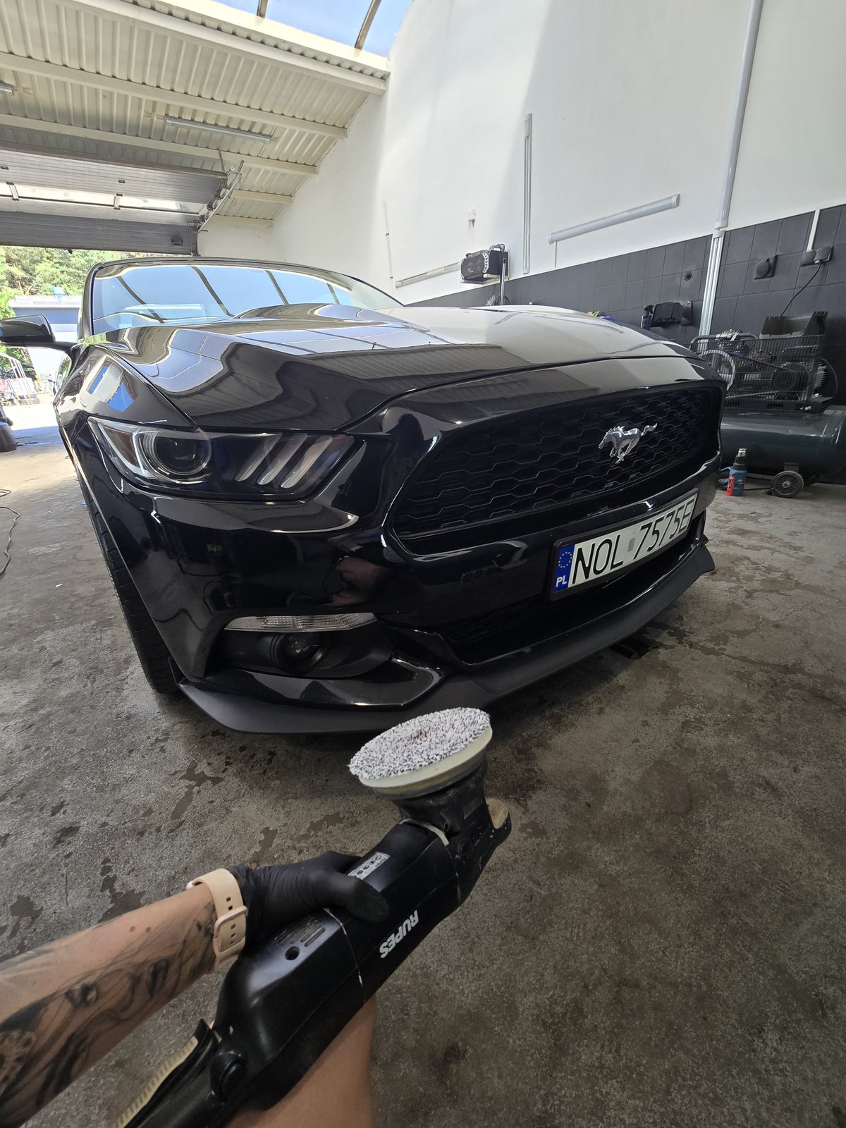 Ford Mustang — polerowanie lakieru maszynowe