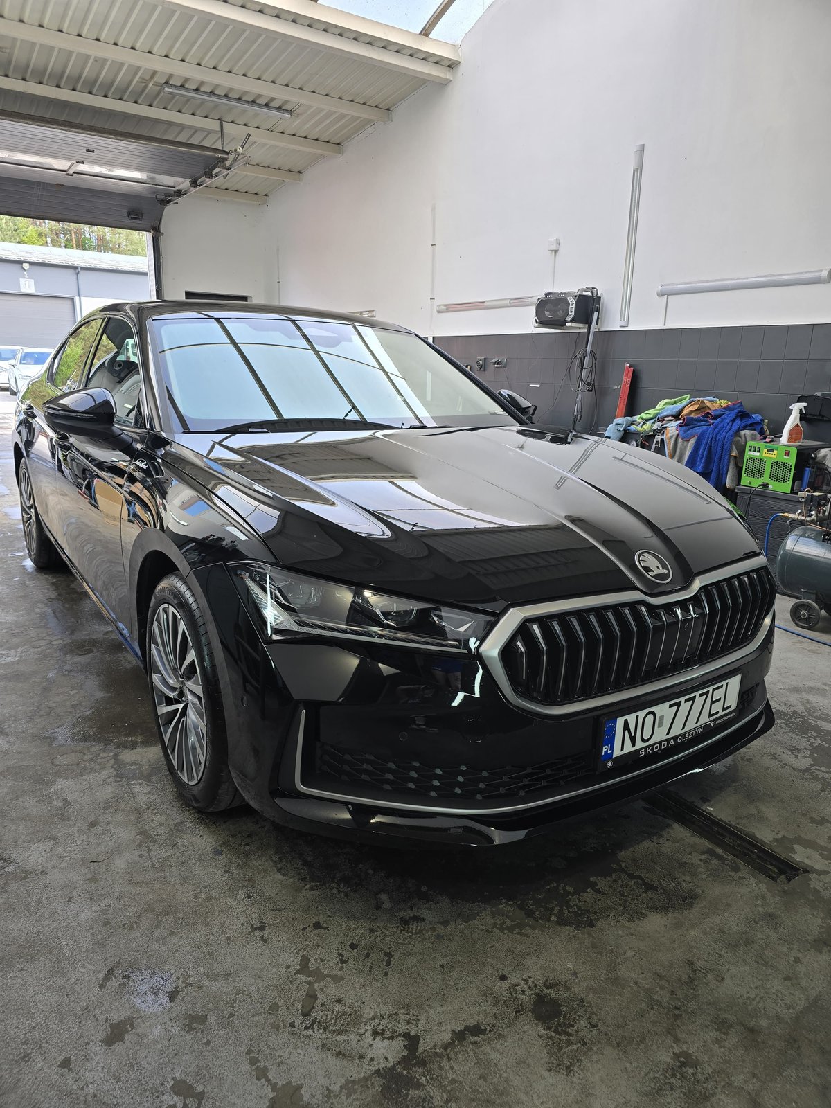 Škoda — czarny lakier po korekcie