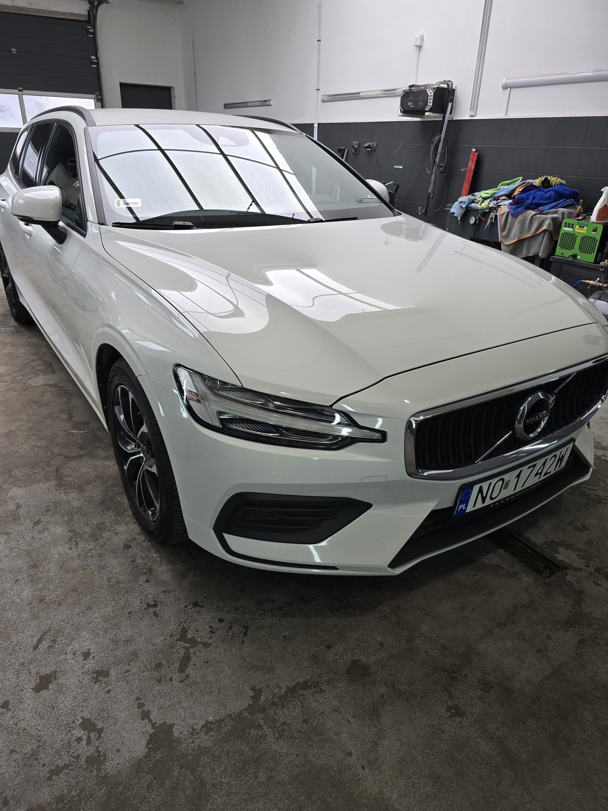 Volvo — biały lakier po ochronie ceramicznej